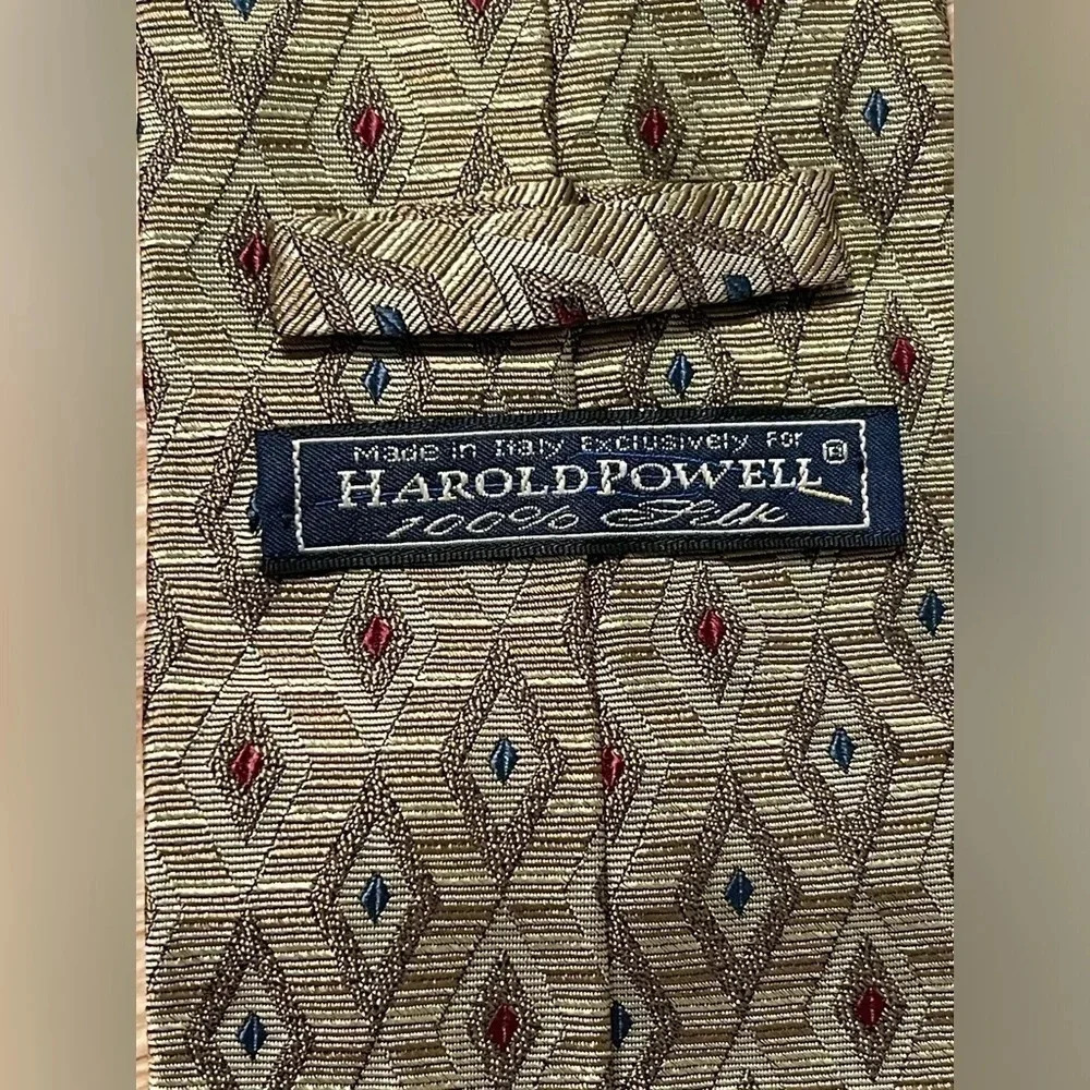 Harold Powell Made in Italy 100% Silk Gold/Red/Blue Triangle Print Men's Tie - Picture 5 of 5